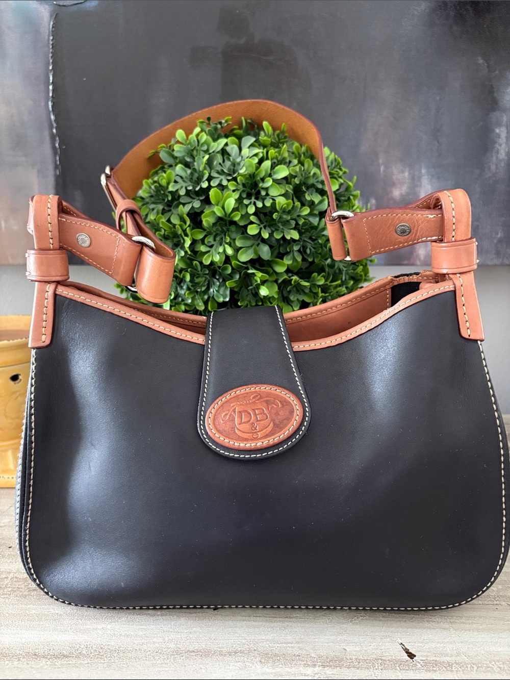 Dooney & Bourke Florentine Leather with Donegal Crest. Y2K